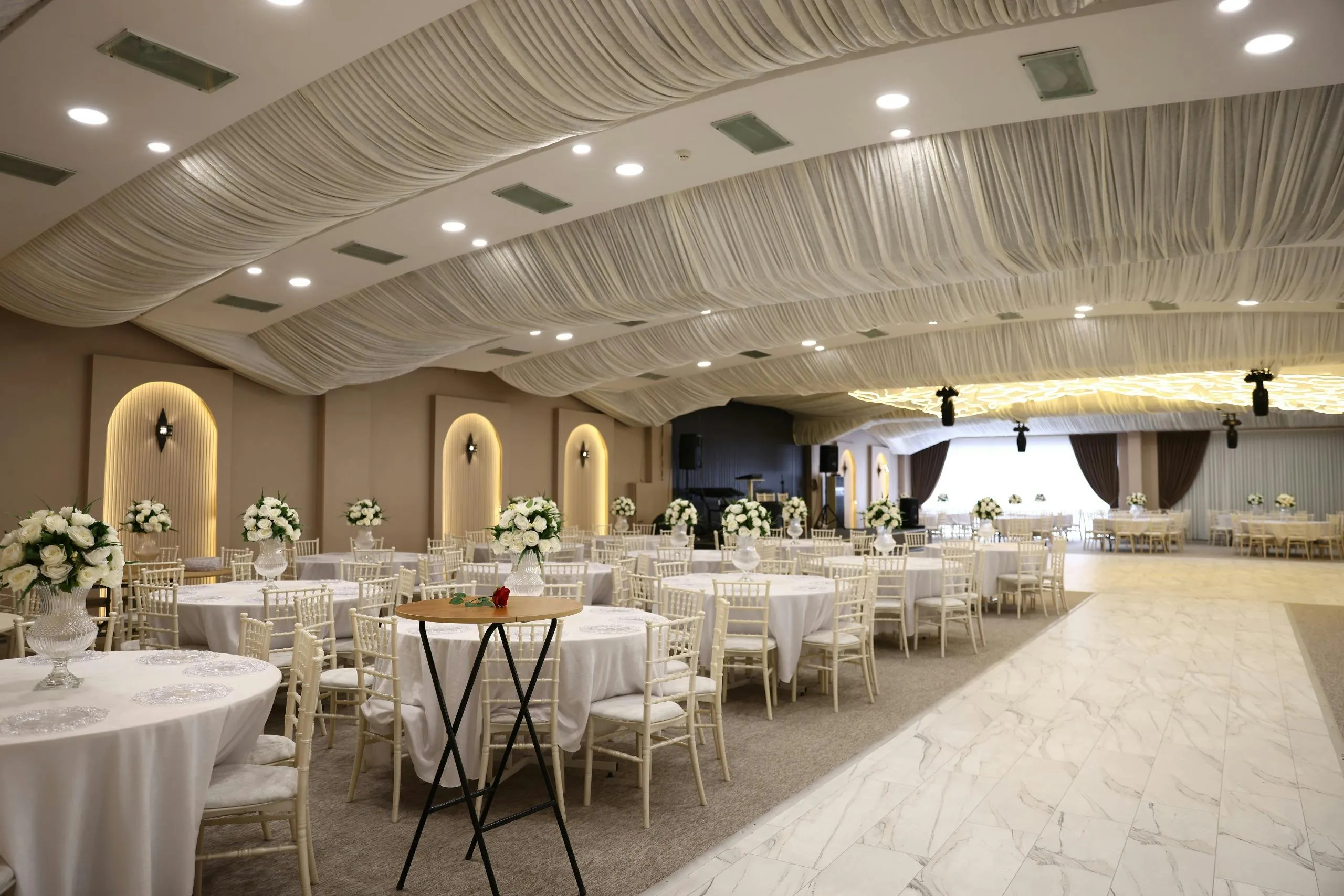 Personalize a Wedding Reception Near Irvine, CA